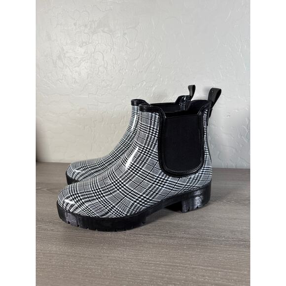 New! Jeffrey Campbell Cloudy Chelsea Rain Boots Size 8 Black and White Plaid - Picture 1 of 9